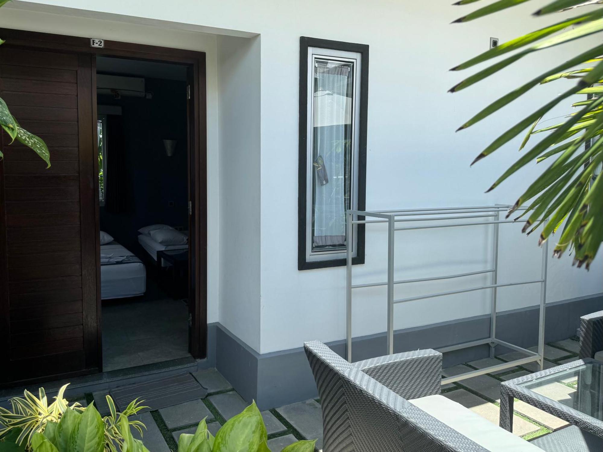 Villa Rumah Putih Abu Abu Сенггиги Экстерьер фото