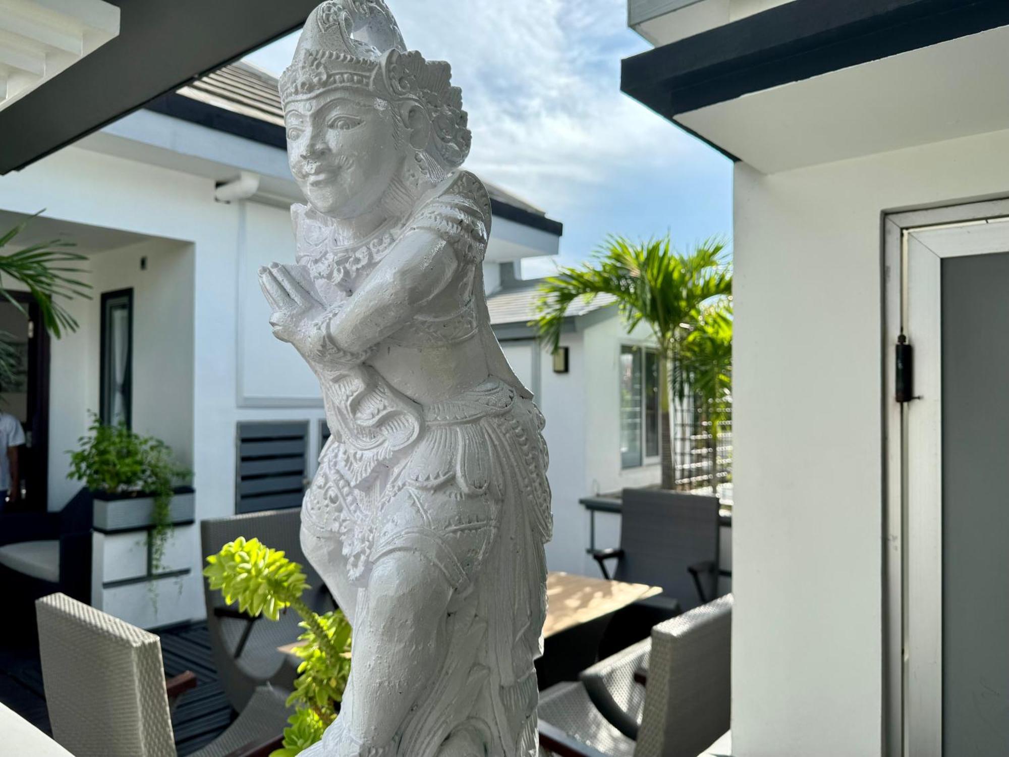 Villa Rumah Putih Abu Abu Сенггиги Экстерьер фото